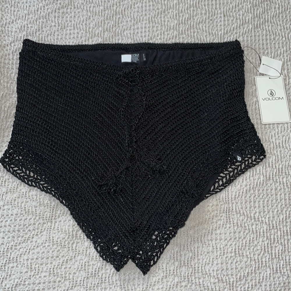 Volcom “coastin baby short”. Small. Black. NWT.